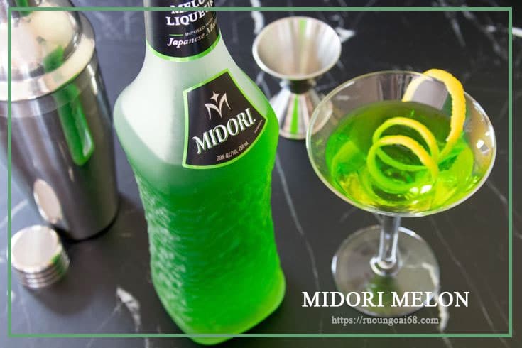 Khám phá top 6 chai rượu pha chế không thể bỏ qua Rượu Midori melon vị dưa thơm