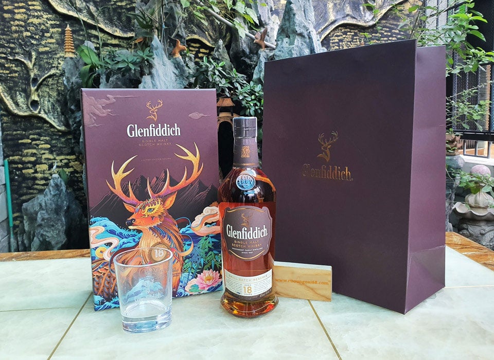 Rượu Glenfiddich 18 Hộp Quà Rượu Glenfiddich 18 Hộp Quà Tết 2020 thực tế