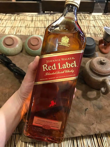 Rượu John Đỏ 1.125L thực tế