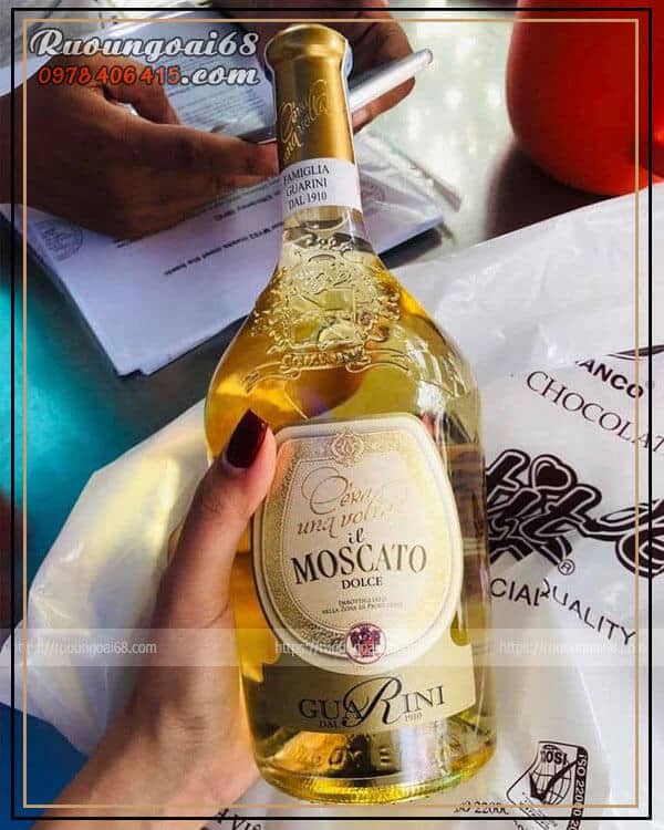 Rượu Vang Moscato Dolce Rượu Vang Moscato Dolce có màu vàng sáng và mùi thơm tinh tế