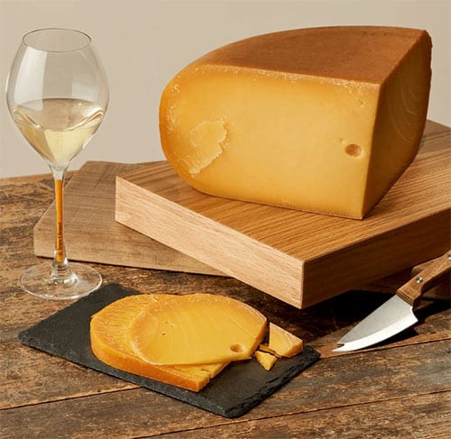 Rượu Champagne Veuve Clicquot Vàng Brut Rượu Champagne Veuve Clicquot Vàng Brut kết hợp với Gouda