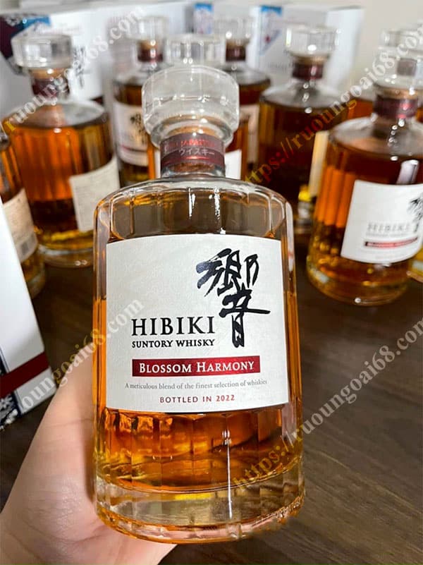 Rượu Hibiki Blossom Harmony Limited 2022 Rượu Hibiki Blossom Harmony Limited 2022