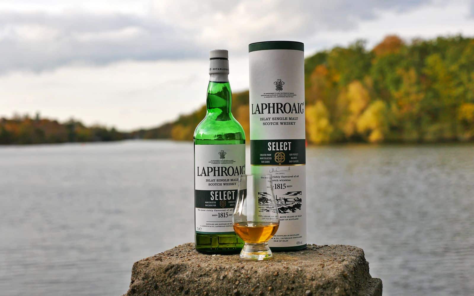 Laphroaig Select đậm vị khói than bùn