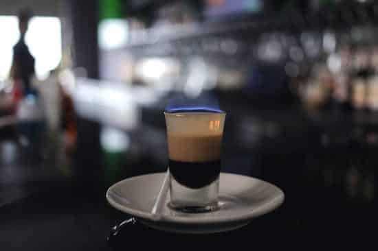 Rượu B52 - Cocktail đặc trưng của giới trẻ Việt Nam