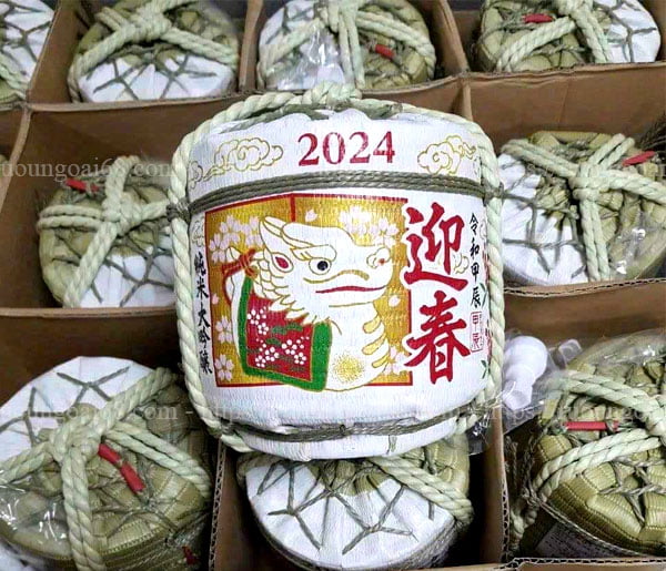 Rượu Sake Cối Komodaru 2024 Con Rồng 1.8 Lít Rượu Sake Cối Komodaru 2024 Con Rồng 1.8 Lít