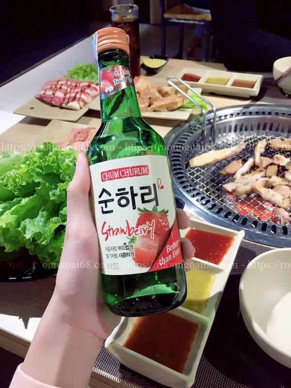 1 thùng rượu soju bao nhiêu tiền? bao nhiêu chai ? Rượu Soju kết hợp với món thịt nướng