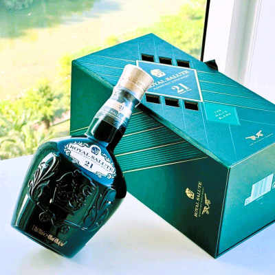 Tạo dấu ấn độc đáo khi tặng quà rượu chivas 21 Tạo dấu ấn độc đáo khi tặng quà rượu chivas 21