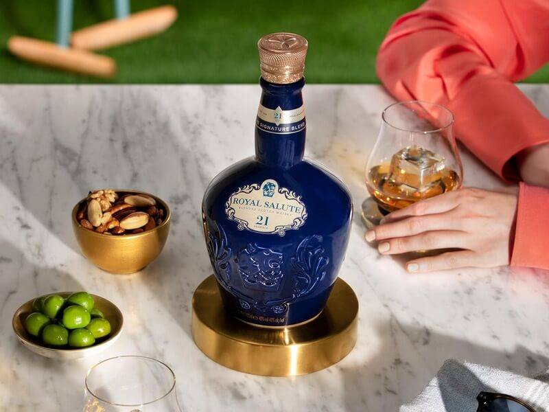 Tạo dấu ấn độc đáo khi tặng quà rượu chivas 21 Tạo dấu ấn độc đáo khi tặng quà rượu chivas 21