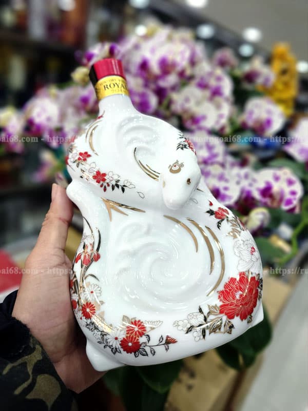 Rượu Linh Vật Rắn Royal Suntory