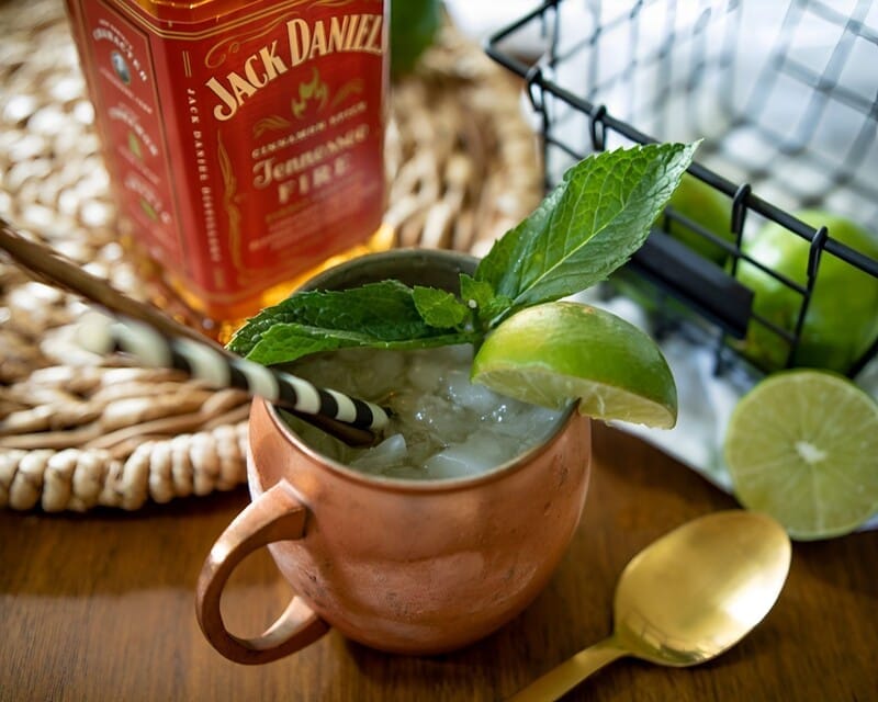 Cách pha chế rượu Jack Daniels đơn giản, thơm ngon chuẩn vị Cinnamon Smashed Apple cocktail