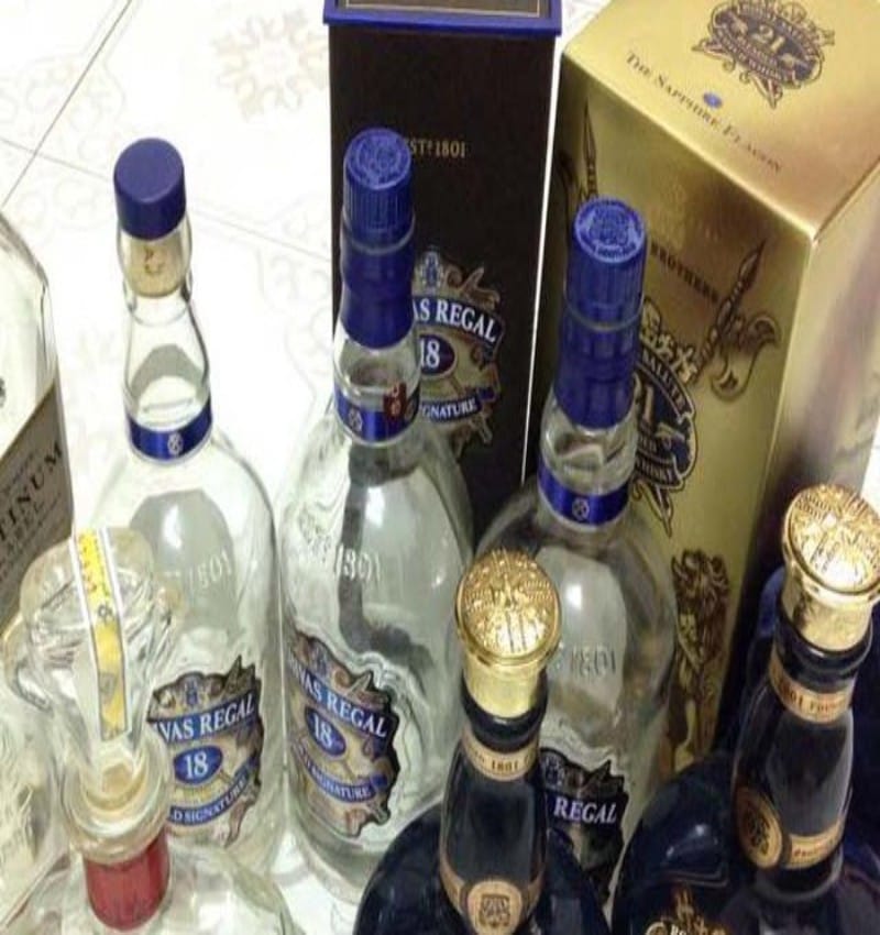 Vỏ chai rượu chivas 18