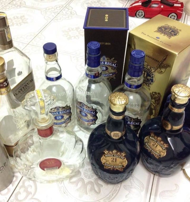 Vỏ chai rượu chivas 18