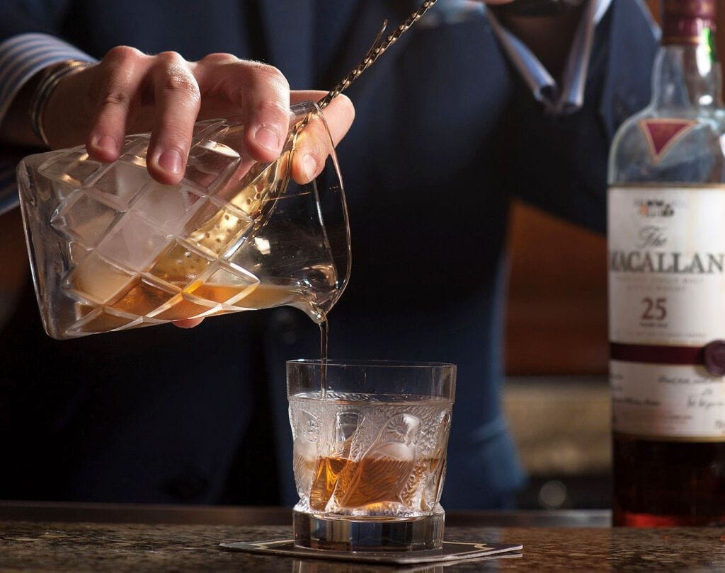 Cách thưởng thức rượu Macallan đúng chuẩn chuyên gia Cách thưởng thức rượu Macallan