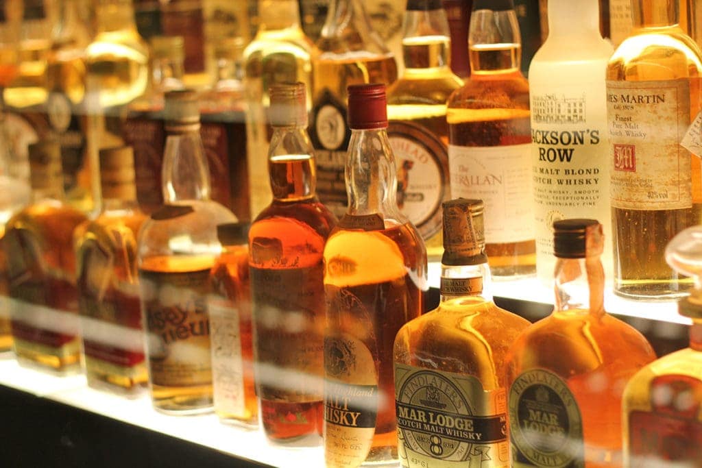 Singleton vs Chivas Regal – Khác biệt trong phong cách và hương vị Singleton vs Chivas Regal