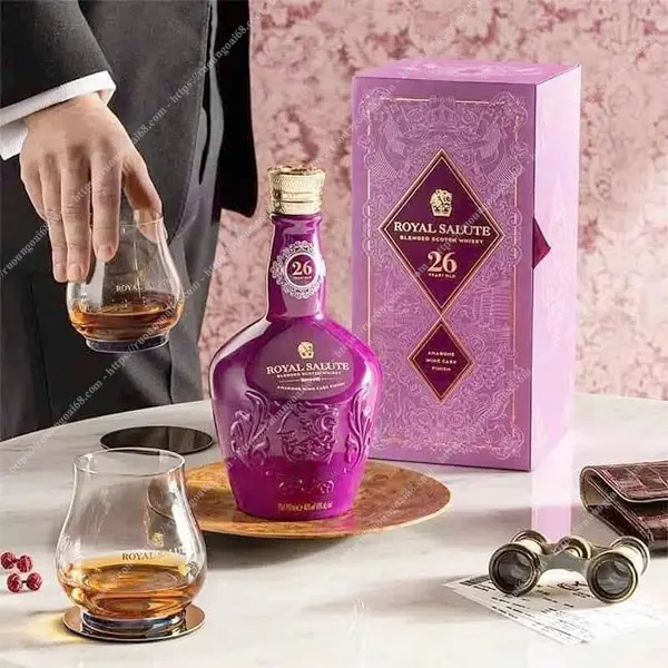 Thưởng thức Rượu Royal Salute 26 Năm (Bản Tím)