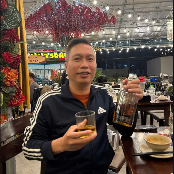 Khách hàng Anh Côn