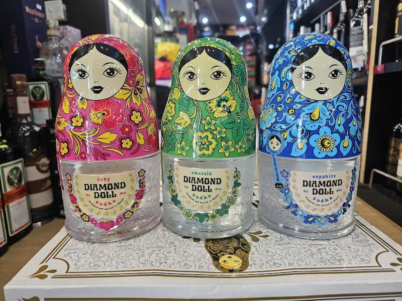 Rượu Vodka Búp Bê Nga Diamond Doll 700ml 40% – 5 Màu 5 mẫu Vodka búp bê Nga Diamond Doll